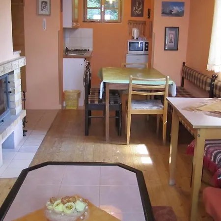 Holiday home Tina Ziar